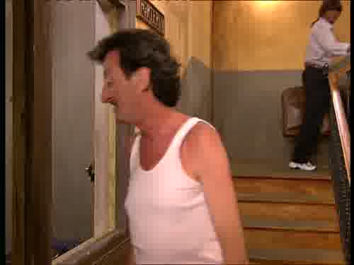 -Tu padre puede venir los domingos,
avisando un mes antes.
