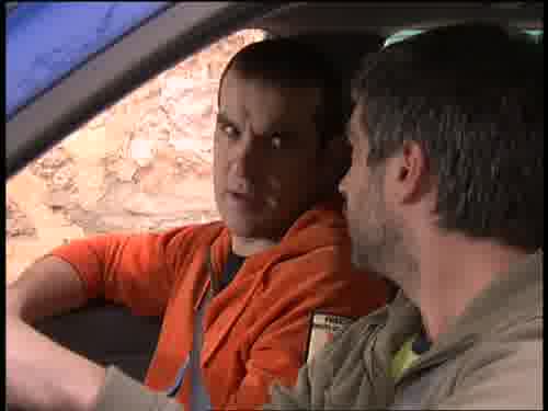 -Pero ¿dónde estamos? Hay más gente
en el cementerio que fuera.