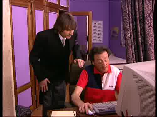 -¿Ya eres un pirata informático?
-Me distraigo con tanto sexo.