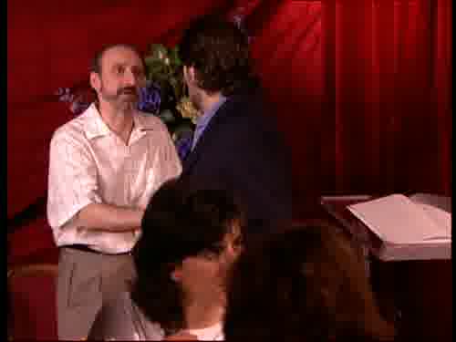 -Ésa es la sorpresa, Juan;
unas amigas.