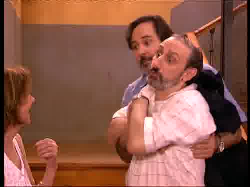 -¿Se encuentra bien?
-Divinamente, con la moña...