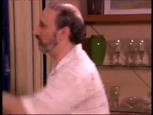 -Papá, ¿necesitas algo?
-Irse a la cama, está pedo.