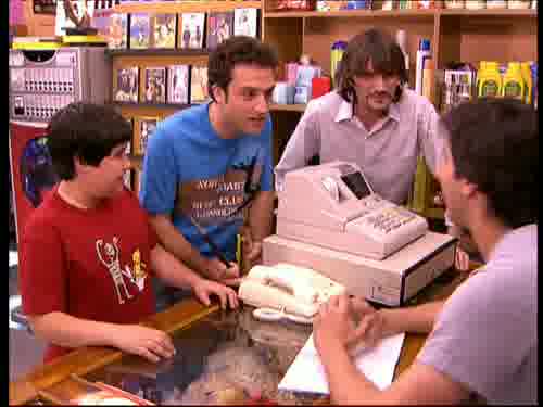 -Se le nota, le ha cambiado la voz.
-Queremos detalles.