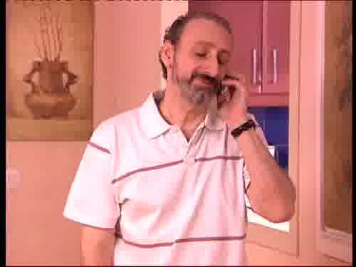 -Ahora mismo, estoy en la puerta.
-Correcto. Adiós.