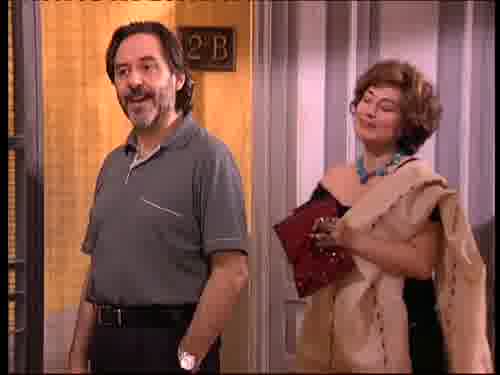 -¿Qué tal? Encantada.
-Hola.