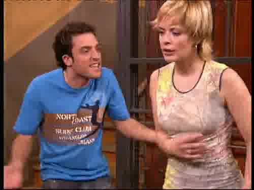 Además, el videoclub está cerrado,
Paco ha salido con una amiga.
