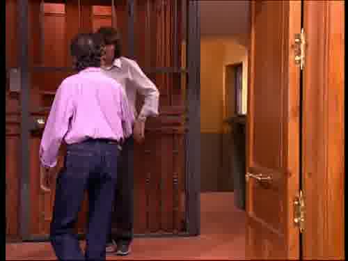 -¿Qué ha pasado?
-Que nos han echado.