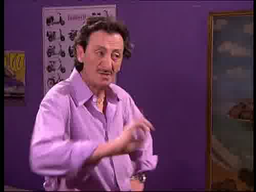 -Lucía, cógelo, ya le sujeto yo.
¡Quítaselo!