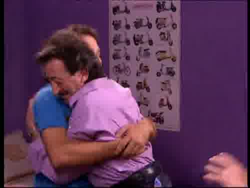 -Cuidado, tengo osteoporosis.
-Lo romperéis, y no está asegurado.
