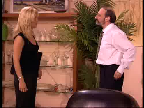 -¿Mimuj? No. Ha tenido que ir
a ver a su madre, está muy grave.