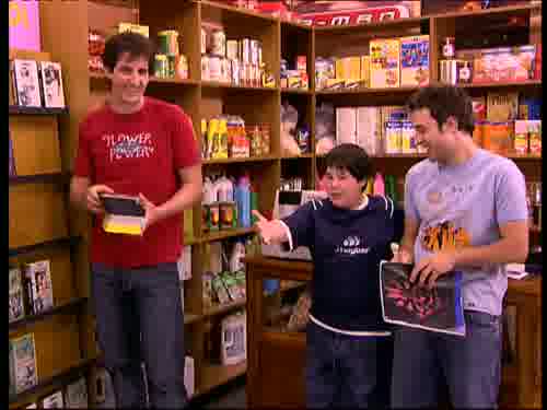 -Esto es un clásico de siempre.
-A ver, levanta los brazos.