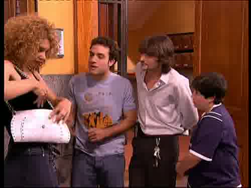 -Pues no, el vestido de comunión
se me quedó pequeño,