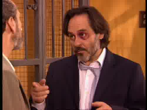 -No. Yo quiero disculparme
por haber desconfiado de ti.