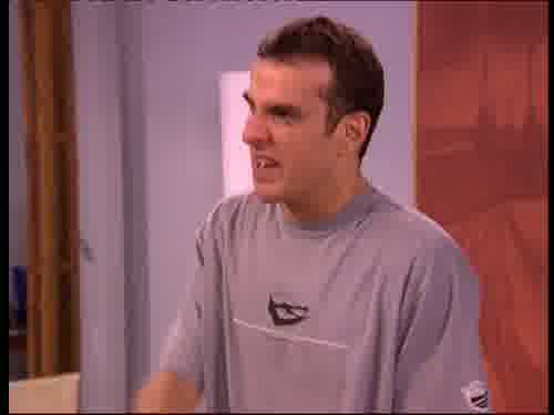 -Yo no me voy.
-¿Cómo que no? Fuera ahora mismo.