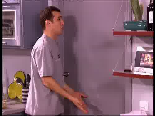 -Tengo la cama, la ducha y el
conejo para sobrevivir cuatro días.