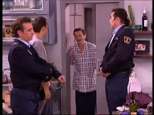 -Ha sido una discusión de pareja.
-No es mi pareja,