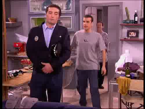 -Si no hay denuncia, no podemos.
-Pues le denuncio.