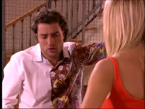 -Lo siento. No puedo estar
con un hombre casado.