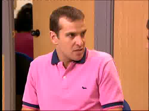 -Están a punto de llamarme.
He puesto que tengo novia,