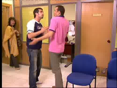 -Qué dolor de cabeza más tonto.
-¿Qué hacéis aquí?