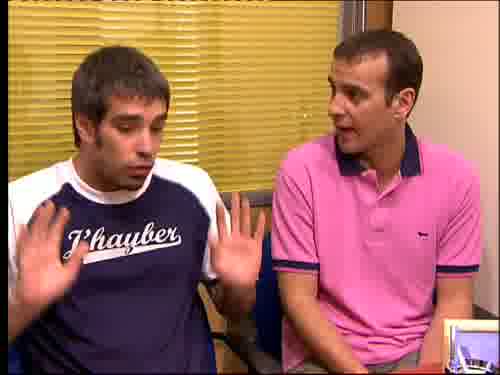 -¿Qué relación hay entre ustedes?
-Soy su cuñado.