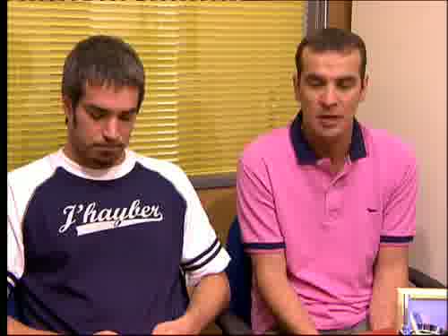 -Sí, pero le ilusiona lo del crío.
-Que sois gays.