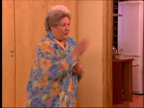 -Si es para estar mona, coño.
-Muchas gracias por el detalle,