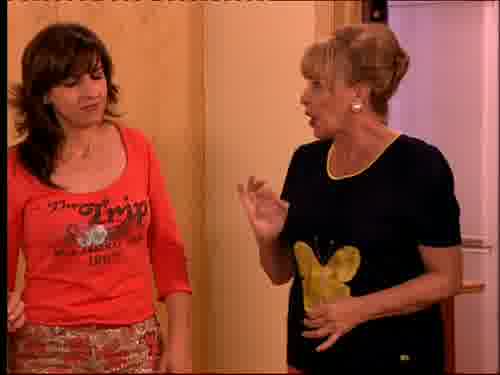 -Señora, yo no... Bueno, da igual.
-¿Nos traéis algo típico de allí?