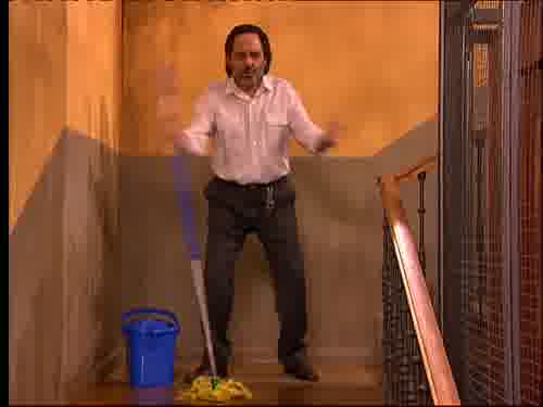 -Señor Guerra, cójala más arriba
y le cuesta menos trabajo.