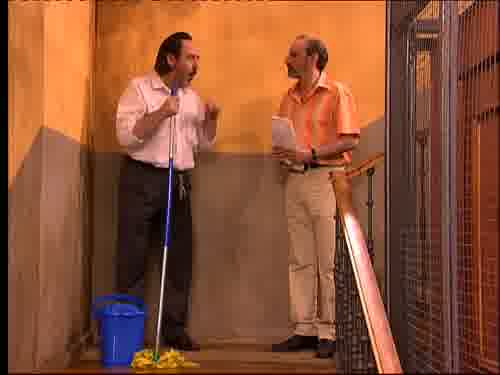 Yo friego, pero no olvido.
-Oye, Andrés, mete los cubos.
