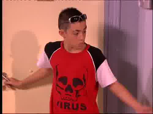 -No, vamos a estar en casa.
-Y no tomes nada raro, ¿eh?