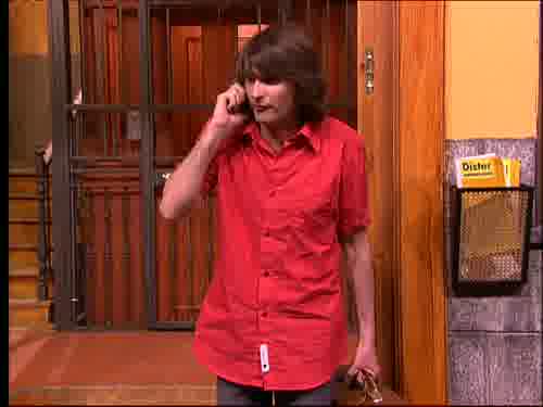 -Corre, date prisa,
que hay mucha cola para facturar.
