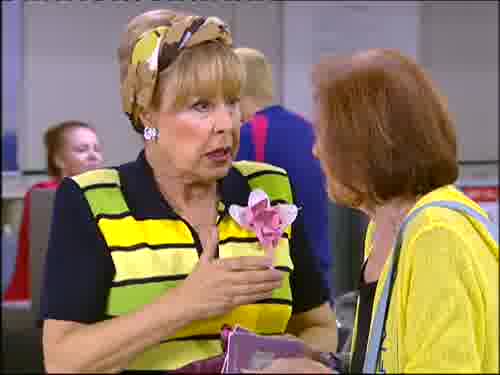 pero no tanto como para...
-Tú eres Carmen y yo soy Bea.