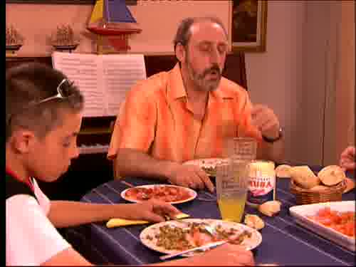 -Bueno, voy a lavarme los piños,
que he quedado.