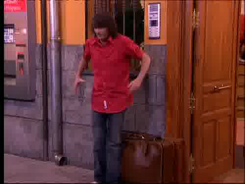 -¡Mierda de vida!
¡Estoy hasta los huevos de todo!