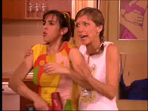 me tiene ya harta. Es más,
nosotras nos vamos de aquí.