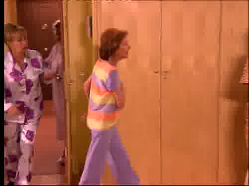 -Señoras, váyanse a la cama.
-Hemos escuchado música.