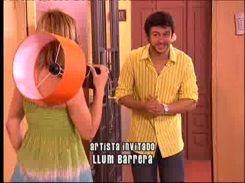 -Estoy bien, y no me entretengas,
estoy muy liada.