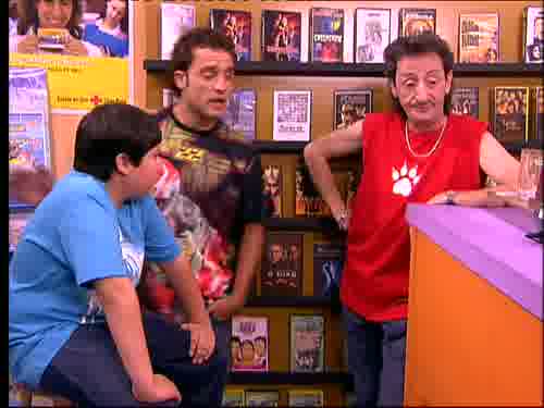 -Venga... Diez euros
a que no se lo monta con Ana.