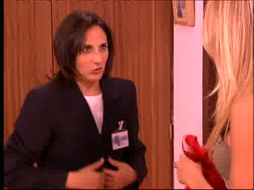 -Ya no hay que decir nada,
ponen un vídeo.
