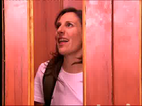 -¡Un momento, coño!
¡Estoy fregando!