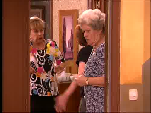 -¡Vicenta!
Vas por la calle que no miras.