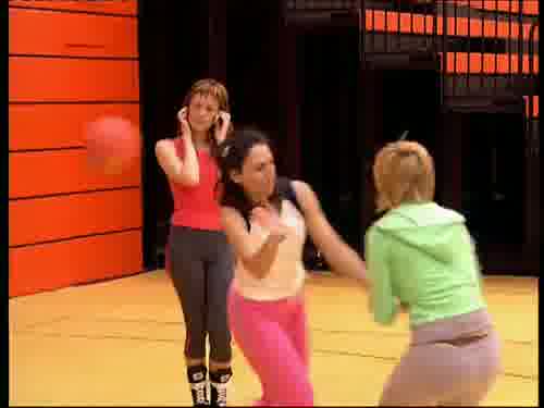 Estoy jugando al baloncesto.
-Alicia, por favor.