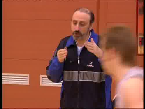 Abres al alero y él se juega
el triple.