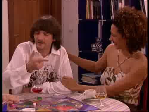 -El mono, dice.
-Qué tonto eres.