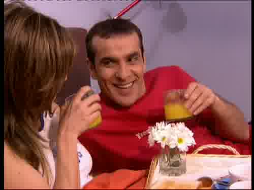 -¿Nunca has sentido curiosidad
por acostarte con una mujer?