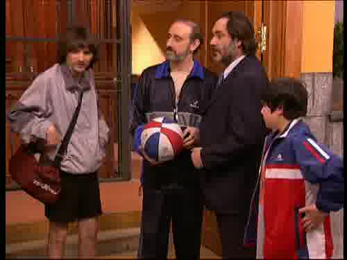 -Emilio, ¿hablamos un momentito?
-Déjame en paz.