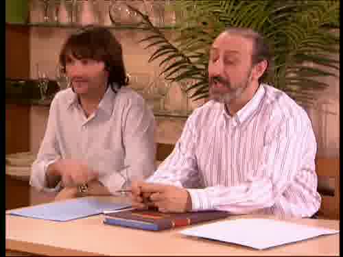 ...trabajando en nuestra comunidad
y su sueldo sólo ha subido,