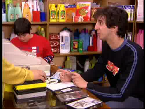 -No me ha dejado.
Se ha ido a trabajar a Londres.