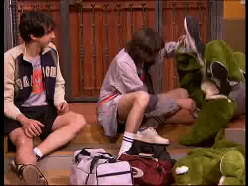 -¿De verdad que te vas?
¿Lo has pensado bien?